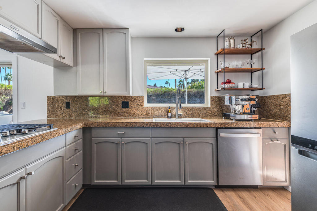 Los Compadres - Residential