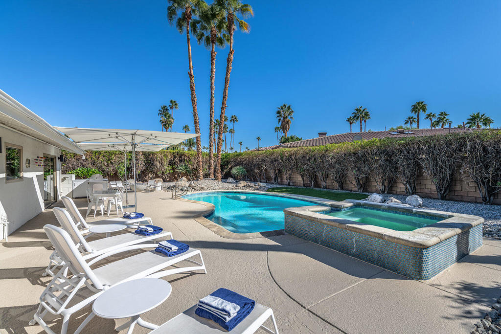 Los Compadres - Residential