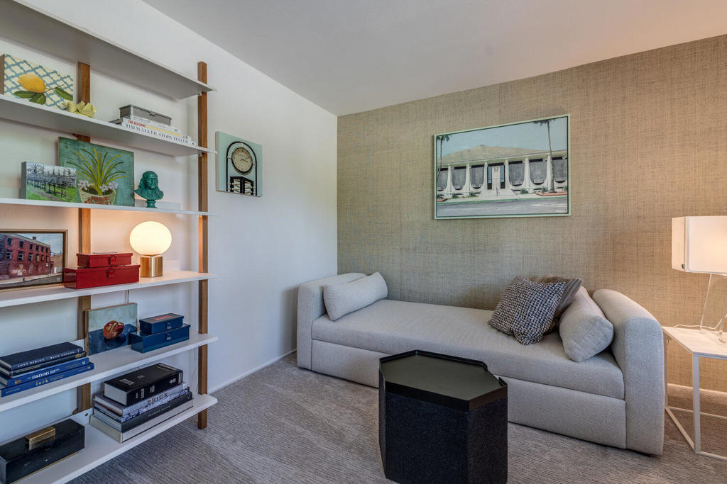 Los Compadres - Residential