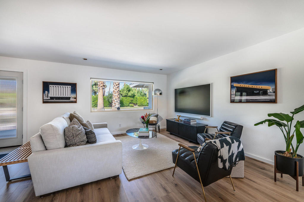 Los Compadres - Residential