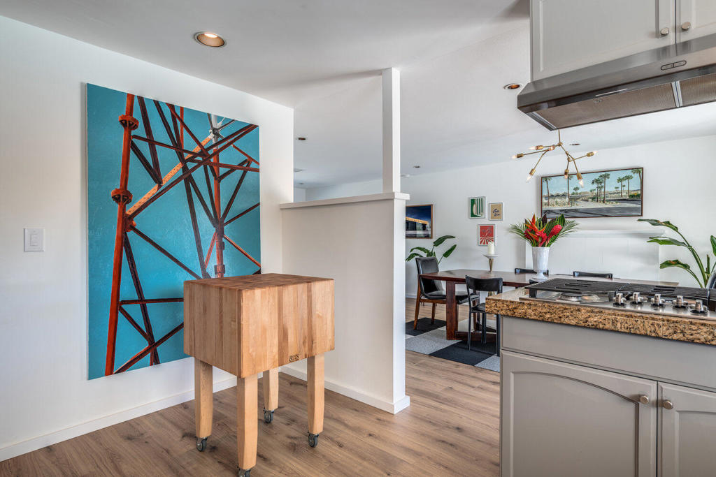 Los Compadres - Residential