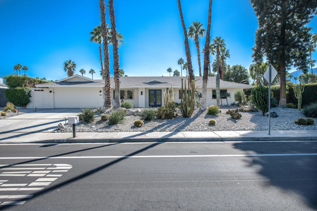 Los Compadres - Residential