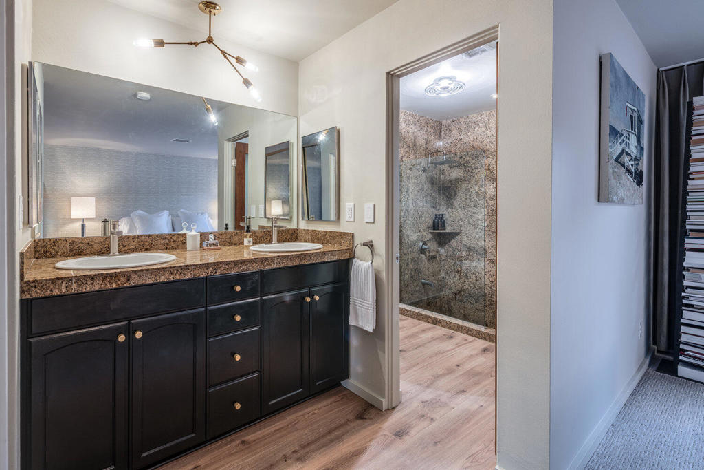 Los Compadres - Residential