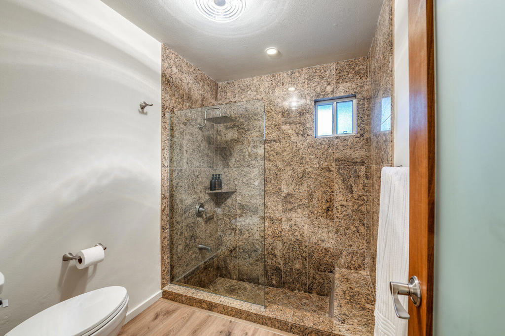 Los Compadres - Residential