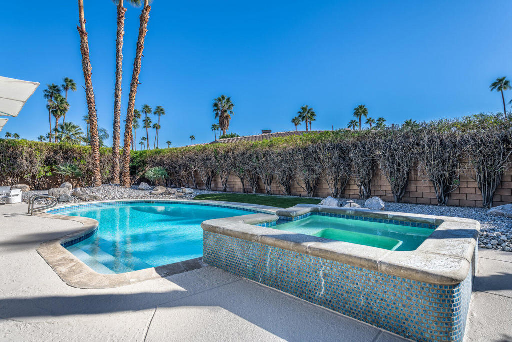 Los Compadres - Residential