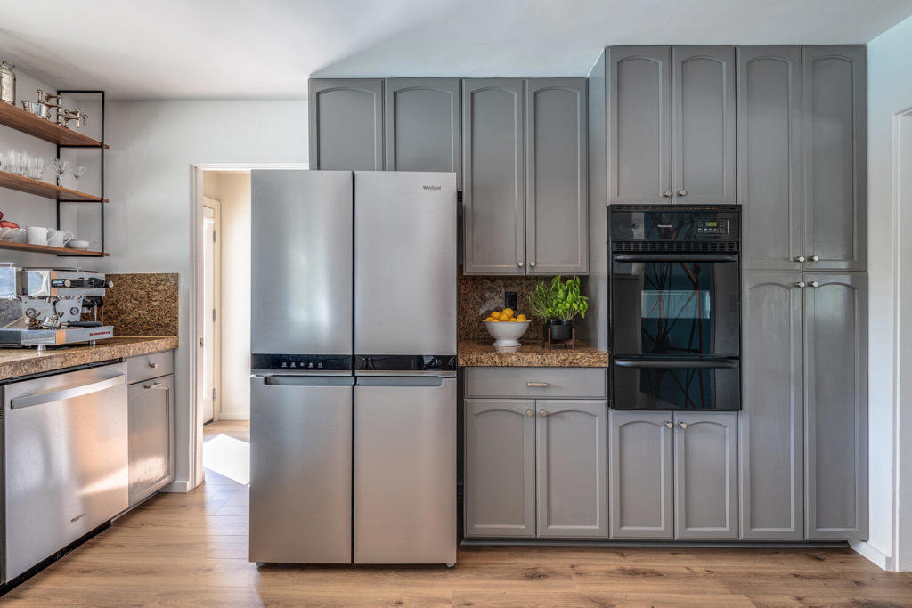 Los Compadres - Residential