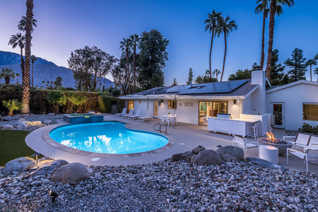 Los Compadres - Residential