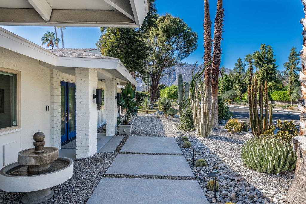 Los Compadres - Residential