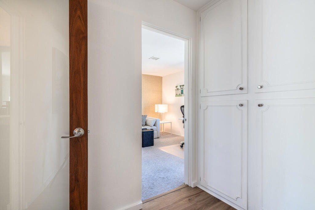 Los Compadres - Residential