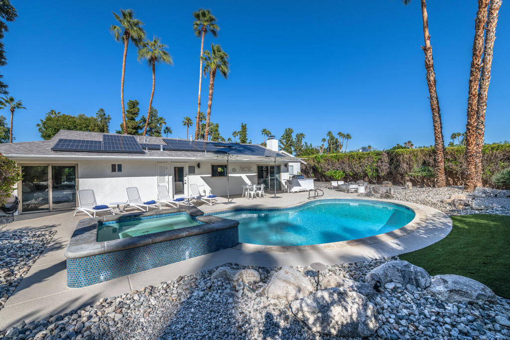 Los Compadres - Residential