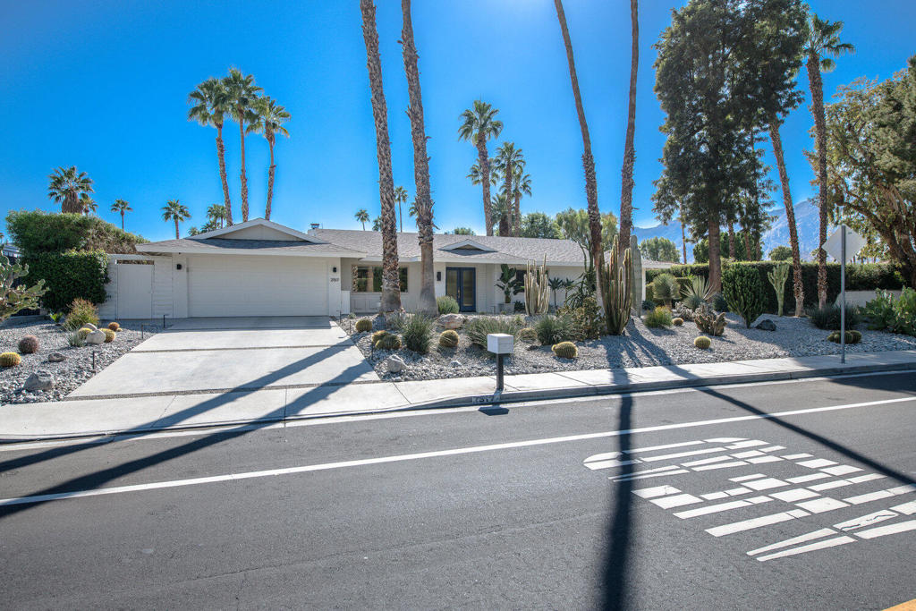 Los Compadres - Residential