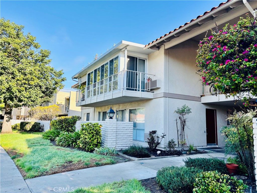 Photo of 2106 Via Mariposa E #B, Laguna Woods, CA 92637 (MLS # RS26003544)