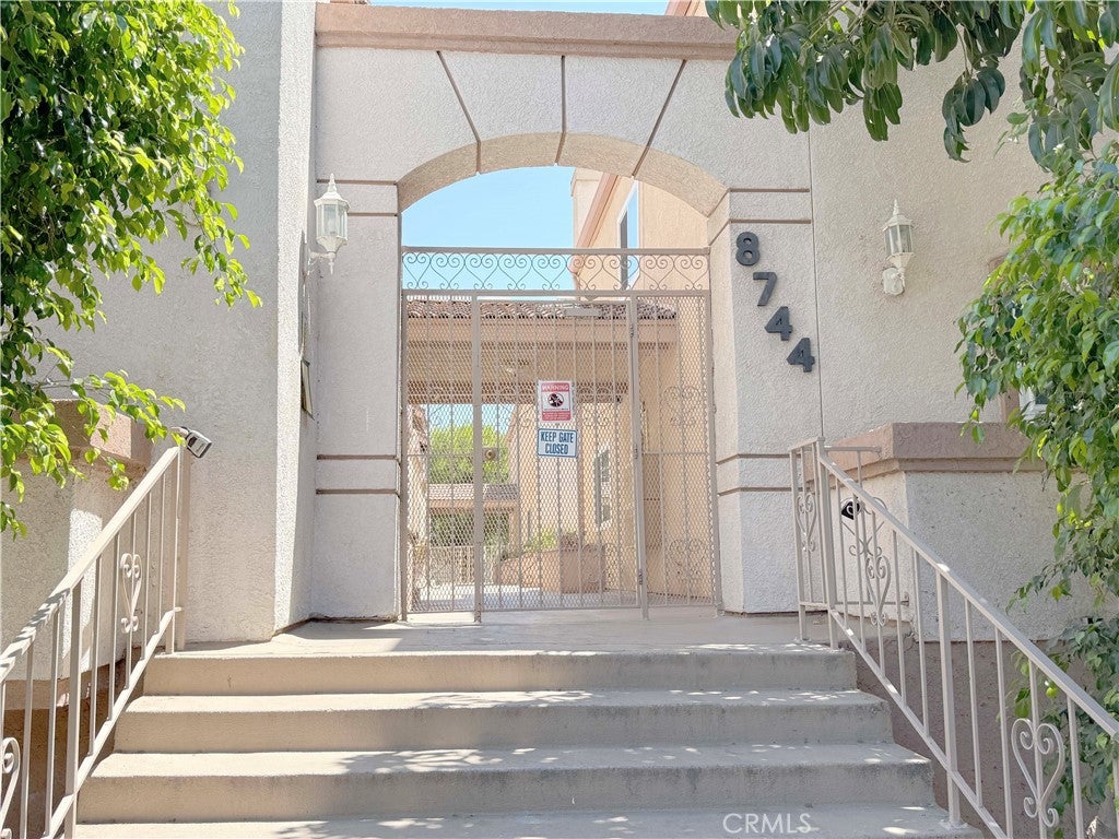 8744 Darby Avenue 14, Northridge CA 91325