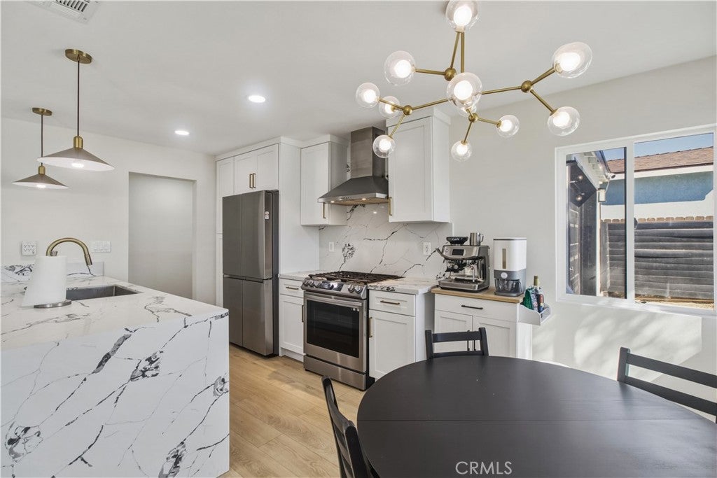 905 E Francis