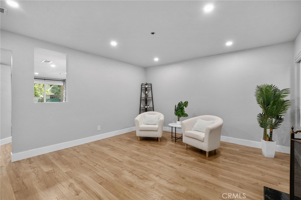 12121 Centralia 102
