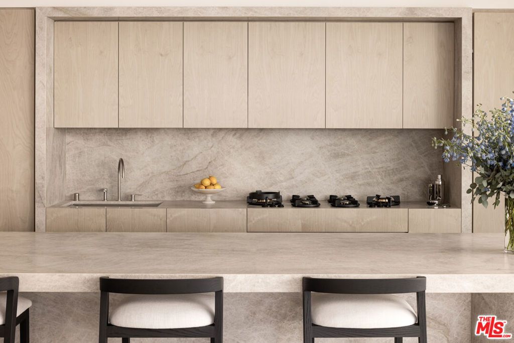 Photo of 9200 Wilshire Blvd Blvd #305E, Beverly Hills, CA 90212 (MLS # 25618459)