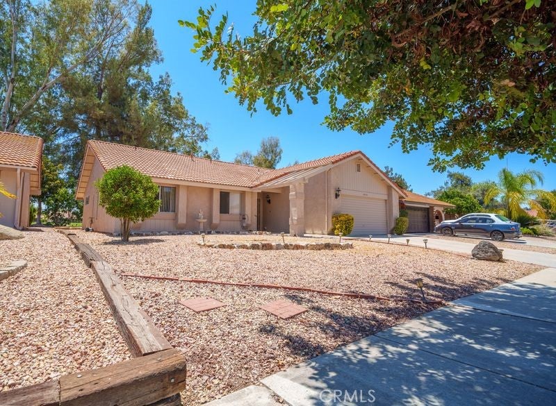 1925 Silver Oak Way