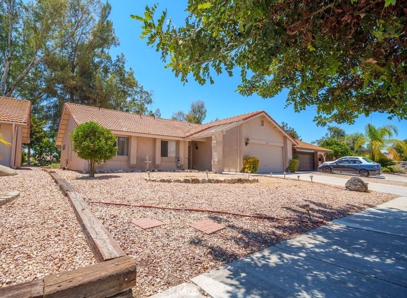 1925 Silver Oak Way