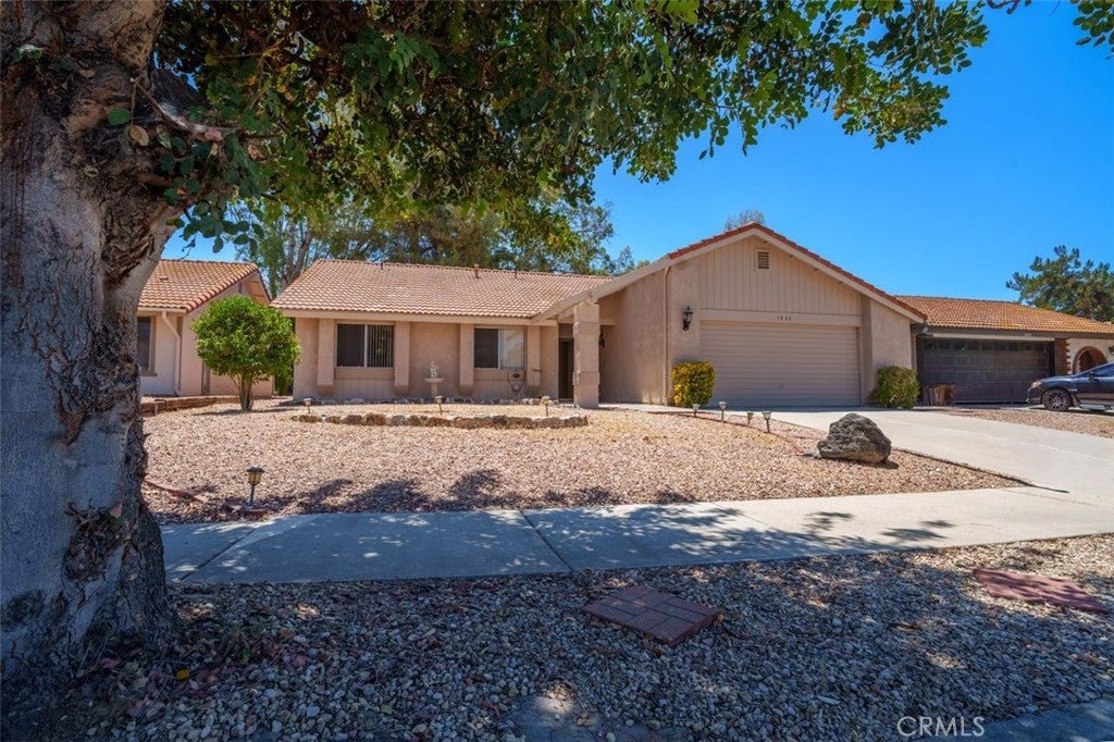 1925 Silver Oak Way
