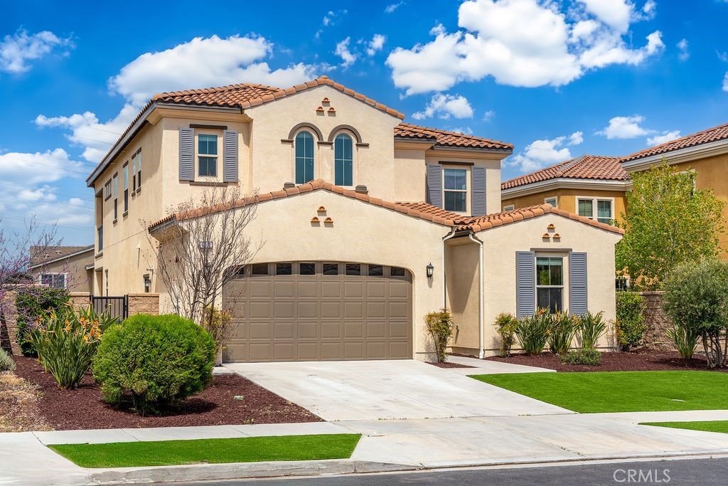 Welcome to this stunning, move-in-ready home nestled in the sought-after Vila Borba community. Spanning 3,328 square feet, this beautifully updated residence blends style, comfort, and practicality in one exceptional package. Enjoy the fresh feel of newly installed flooring and fresh paint throughout — both inside and out. Step into a low-maintenance lifestyle with brand-new artificial turf in the front yard and an automatic sprinkler system covering both front and back yards. This home offers five spacious bedrooms and four-and-a-half bathrooms, including a desirable first-floor suite with its own en-suite bathroom — perfect for guests or multi-generational living. A chef’s dream kitchen with a large center island, farmhouse sink, granite countertops, bar seating, and a generous walk-in pantry. Upstairs, retreat to your luxurious primary suite, complete with abundant natural light and a private balcony. The second floor also includes three additional bedrooms, two full bathrooms, and a centrally located laundry room for added convenience.
Located just steps from scenic Vila Borba Park, featuring a dog park, kids' playground, and more — this home offers not only a place to live but a vibrant community to enjoy.
Don’t miss this rare opportunity to own a meticulously maintained, turnkey home in one of the area’s most desirable neighborhoods!