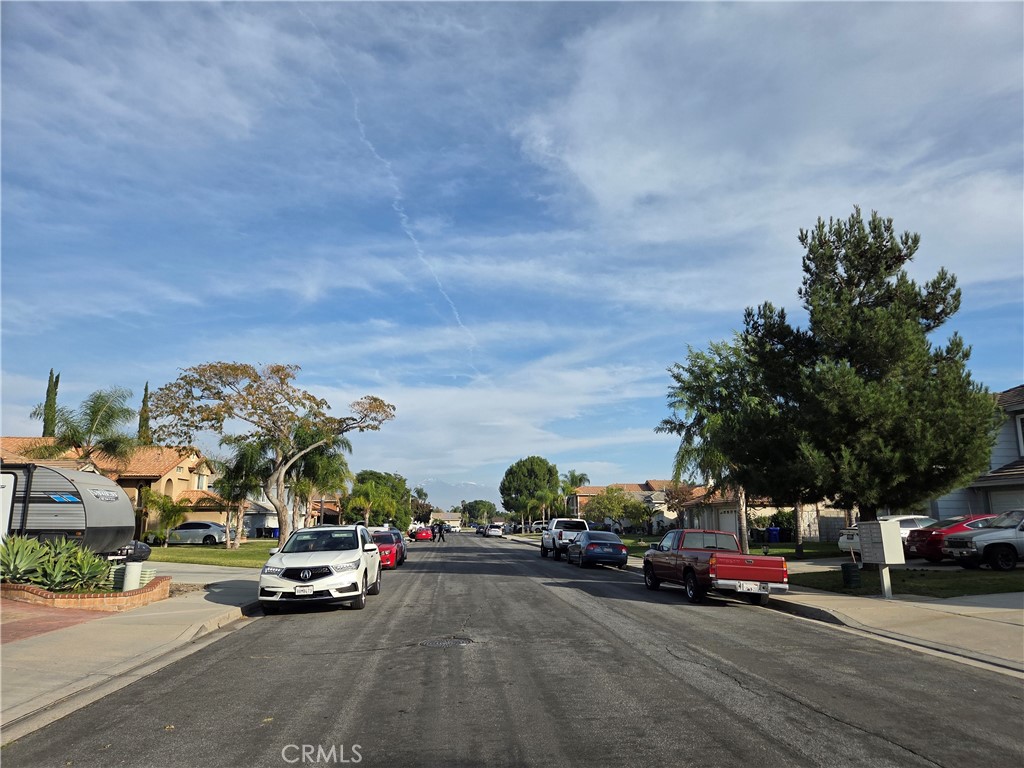 1669 Victoria Street W