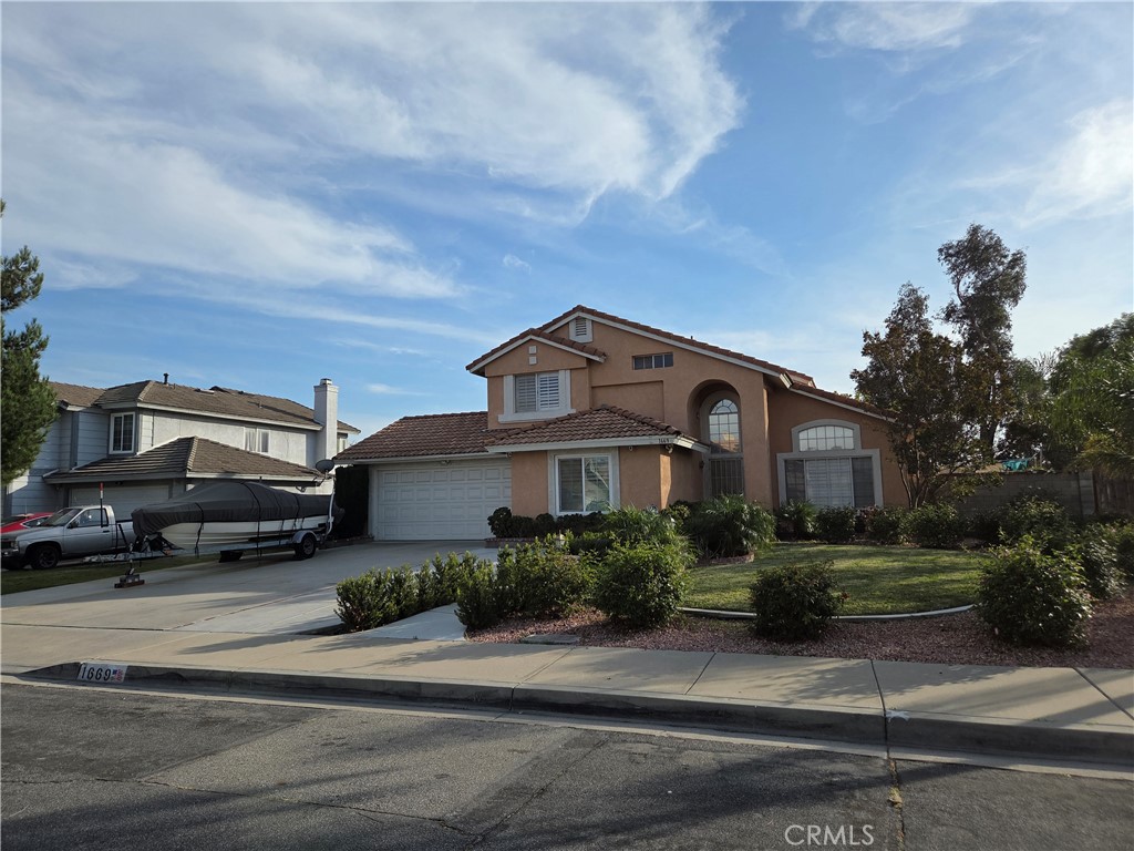 1669 Victoria Street W