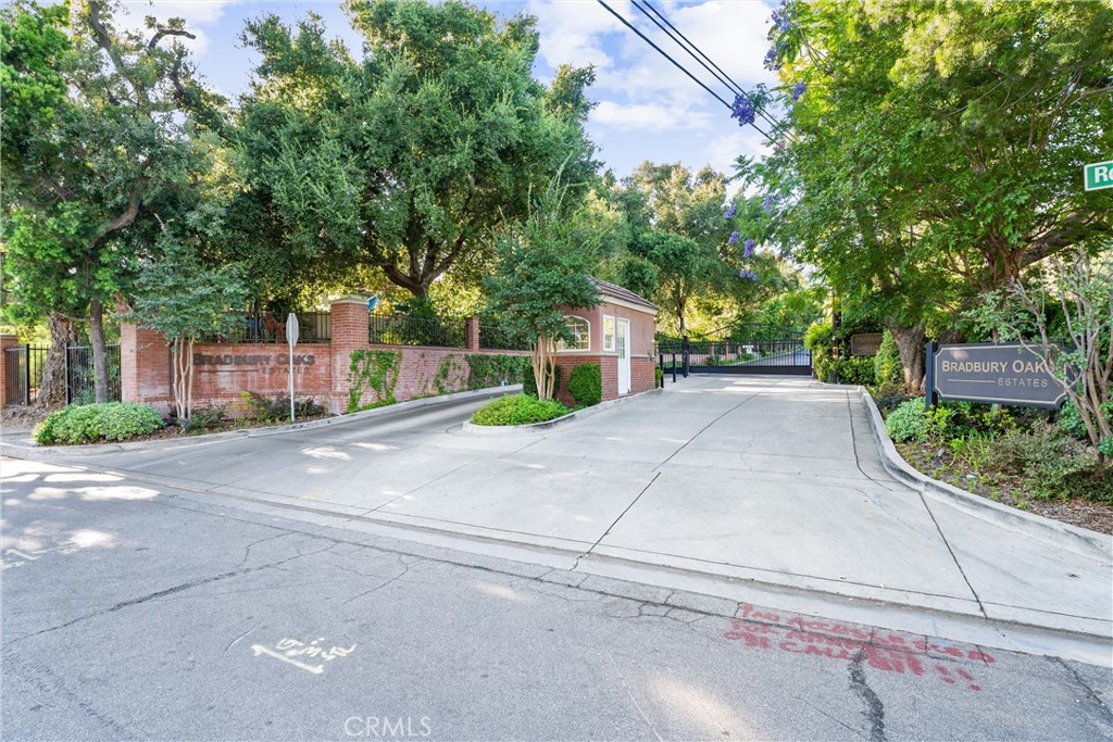 25 Woodlyn Lane