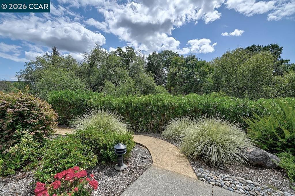 Photo of 1726 Comstock Dr Dr, Walnut Creek, CA 94595 (MLS # 41136640)