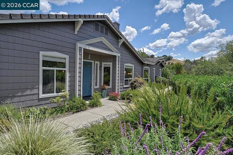 Photo of 1726 Comstock Dr Dr, Walnut Creek, CA 94595 (MLS # 41136640)