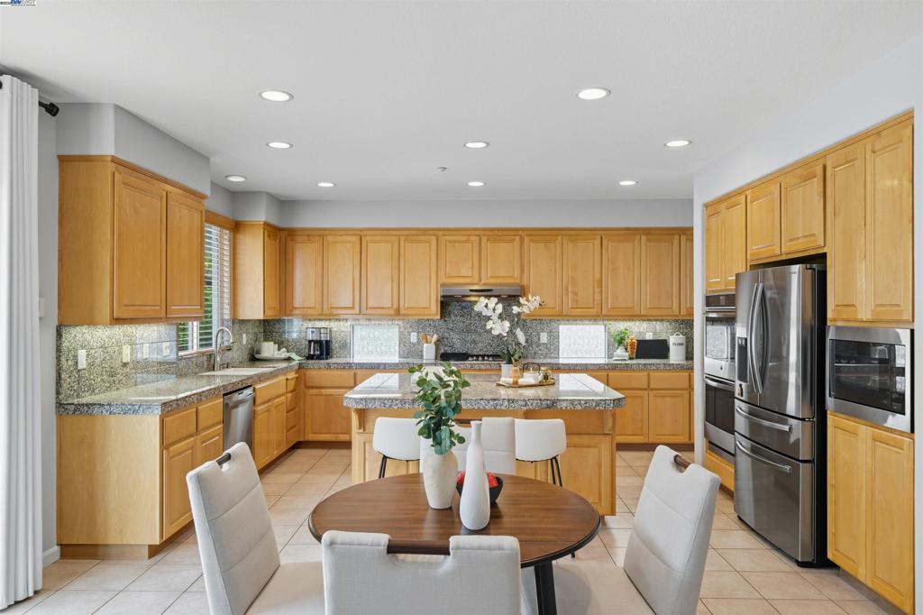 KRISTOPHER RANCH - Residential
