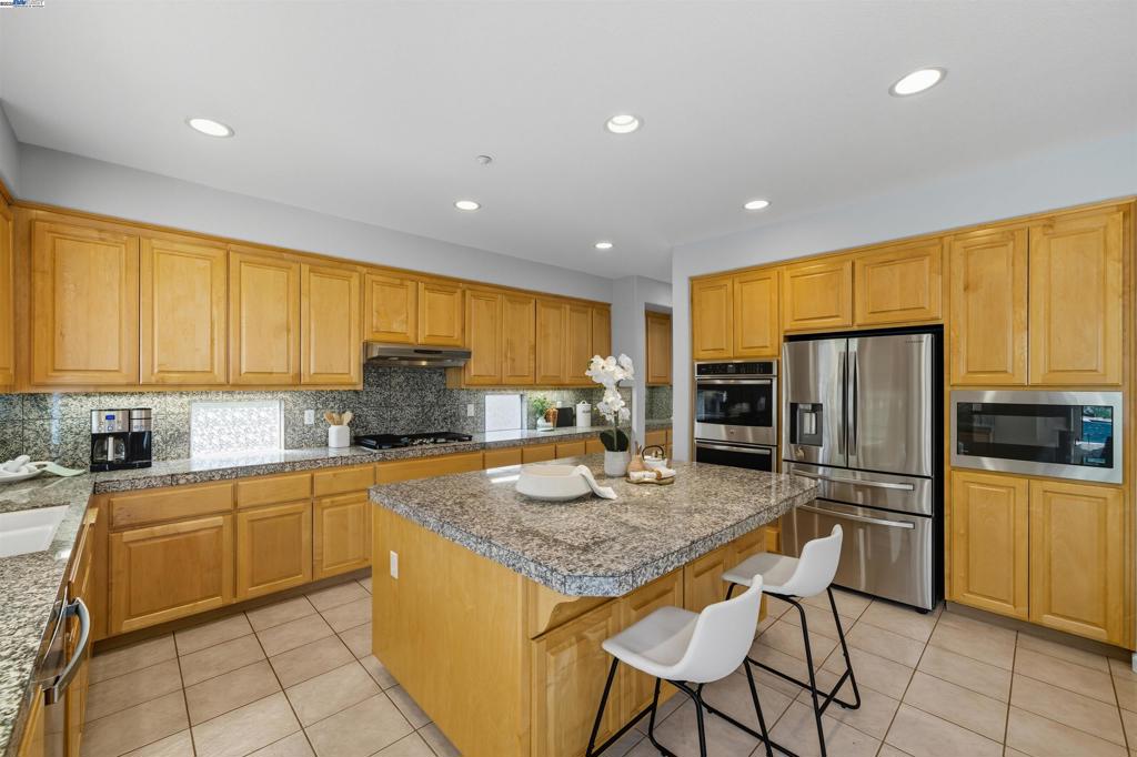 KRISTOPHER RANCH - Residential