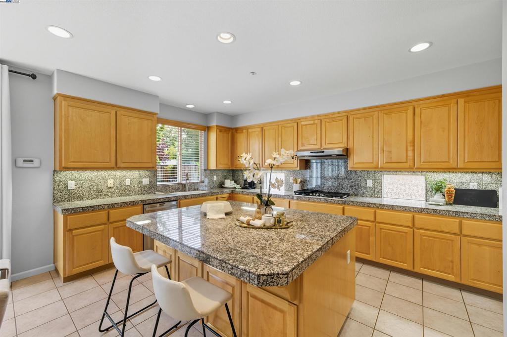 KRISTOPHER RANCH - Residential