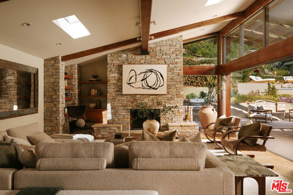 2618 Mandeville Canyon Road