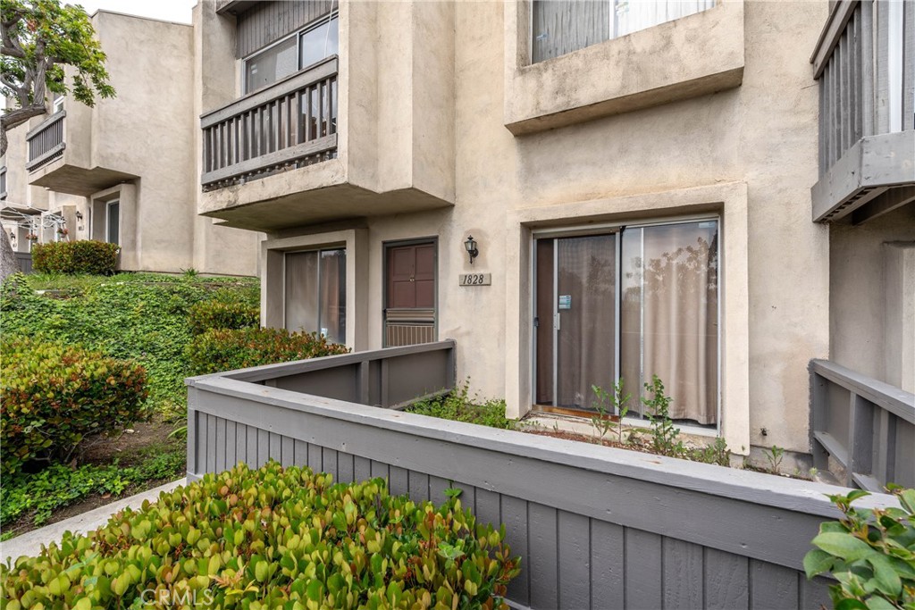 1828 Rainbow Terrace Lane