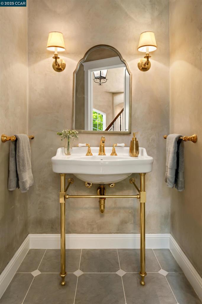 CLAREMONT - Residential