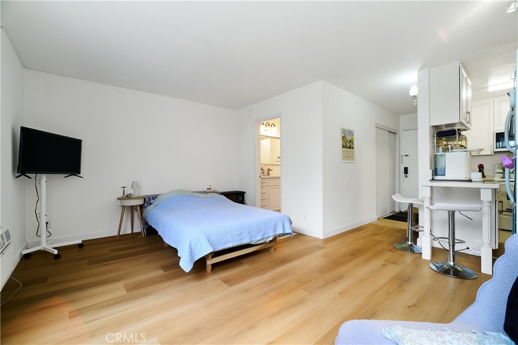 525 S Ardmore 338