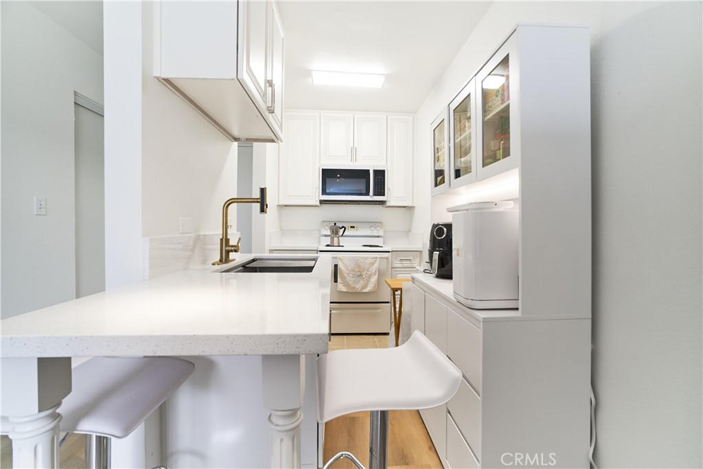 525 S Ardmore 338