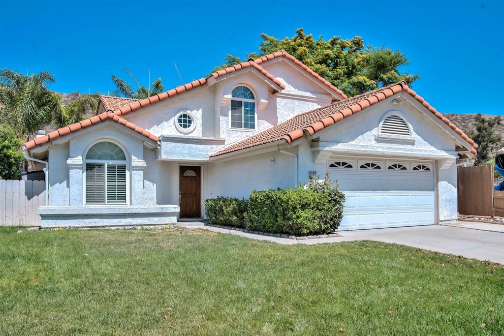 Two story 4 bedroom, 3 bath in lovely neighborhood. Located right next to park in a cul-de-sac. This home is 2,200 square ft with fire place, granite kitchen counter tops 2 remodeled baths and a pool. Neighborhoods: WILDFLOWER Equipment: Dryer,Pool/Spa/Equipment, Range/Oven, Washer Other Fees: 0 Sewer: Sewer Connected Topography: LL