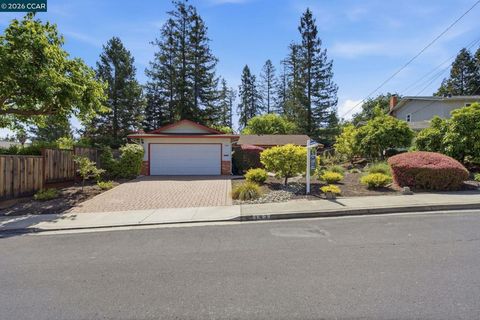 Photo of 143 Donegal Way Way, Martinez, CA 94553 (MLS # 41130673)