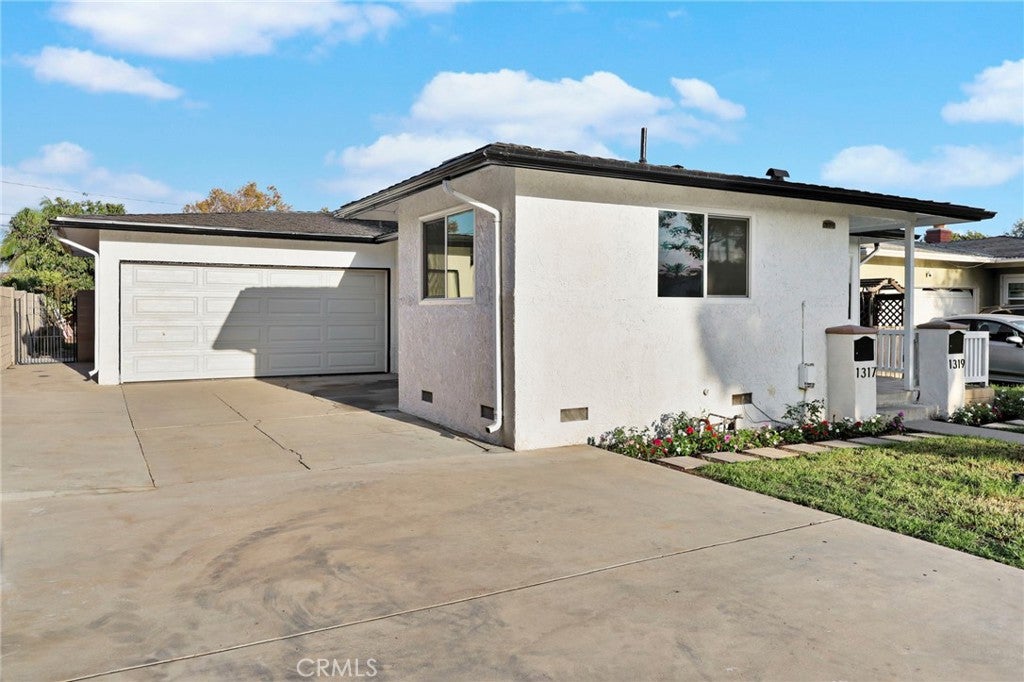 1317 S Baker