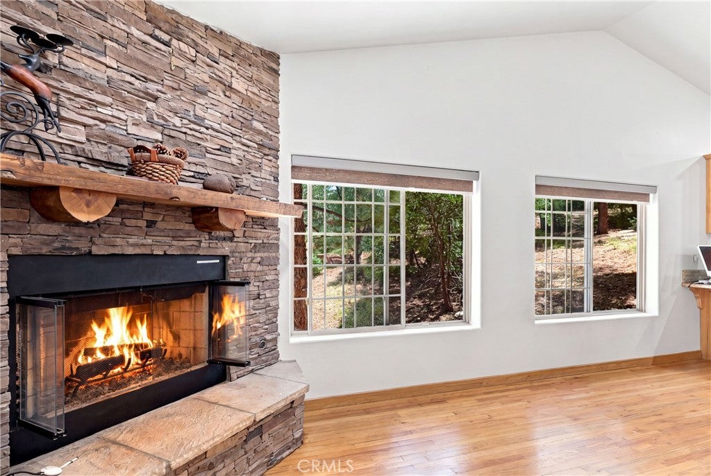 1371 La Crescenta
