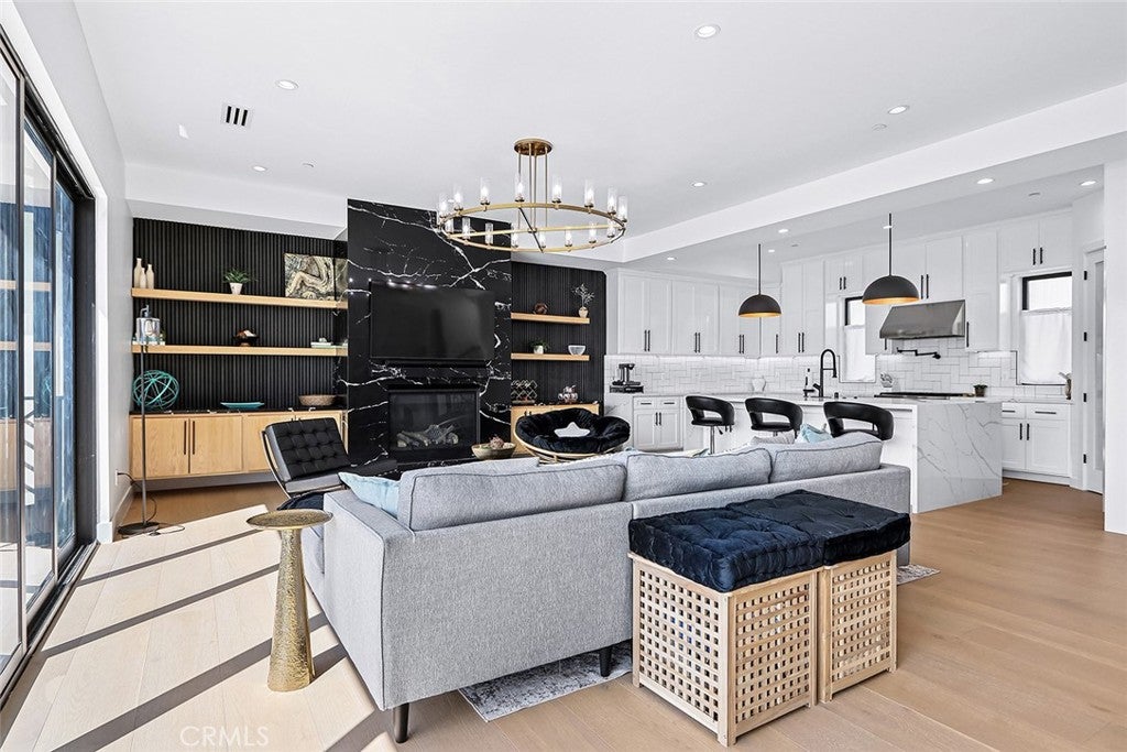 1406 S Catalina B