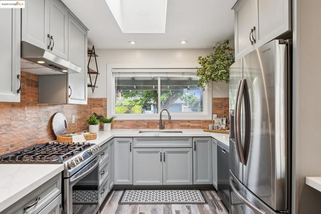 BAY VIEW PARK - Residential