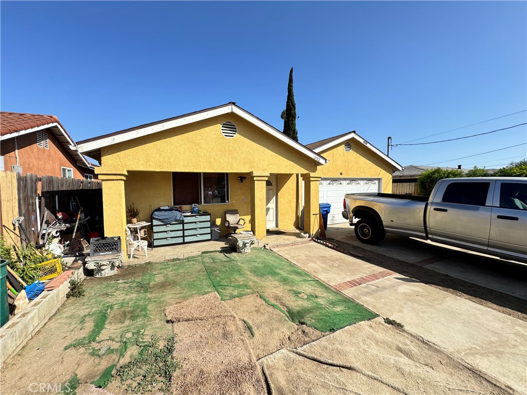 Welcome to this charming home in the heart of Pacoima! Ideally situated near major transportation lines, including the Metro bus, you’ll enjoy unparalleled convenience. Just moments away from Roger Jessup Park and major supermarkets, with easy freeway access, this location truly has it all. Plus, you’ll be near the Hansen Dam Golf Course, the Hansen Dam Soccer Fields, the Hansen Dam Aquatic Center, and the Hansen Dam Wildlife Preserve. To top it off, the property features a legally permitted recreation room at the back, which can easily be converted into an accessory dwelling unit. This home offers endless possibilities and a prime location!