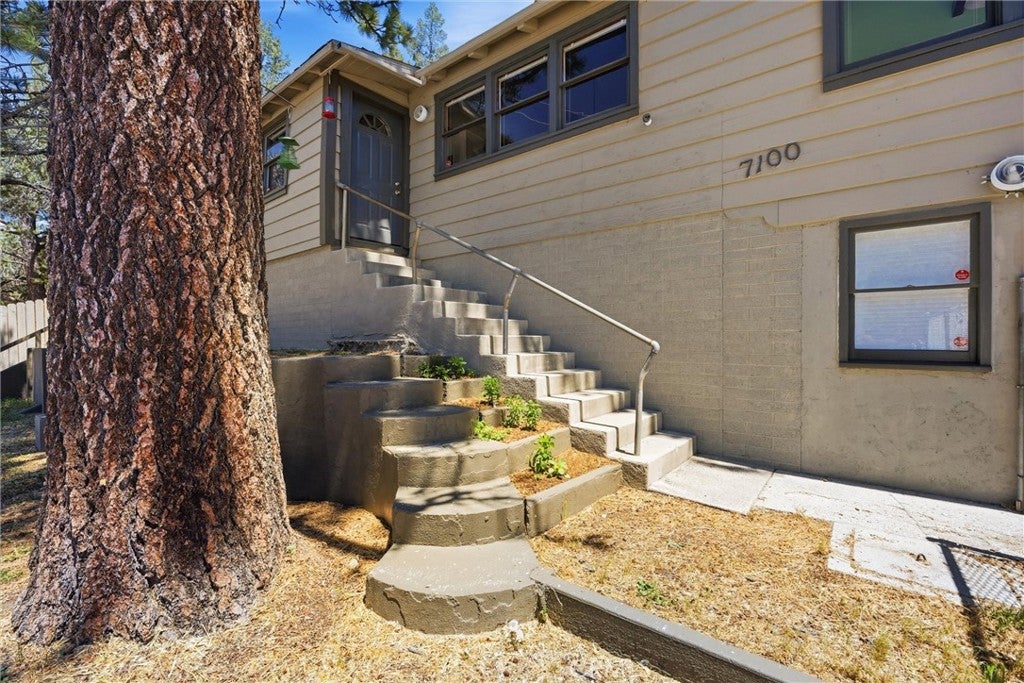 7100 Lakewood Drive