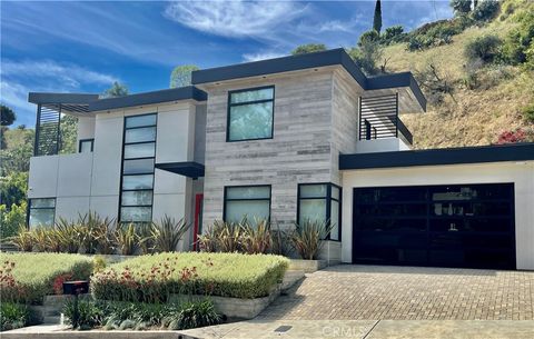 Photo of 1319 Sunset Plaza Drive, Los Angeles, CA 90069 (MLS # AR26067424)