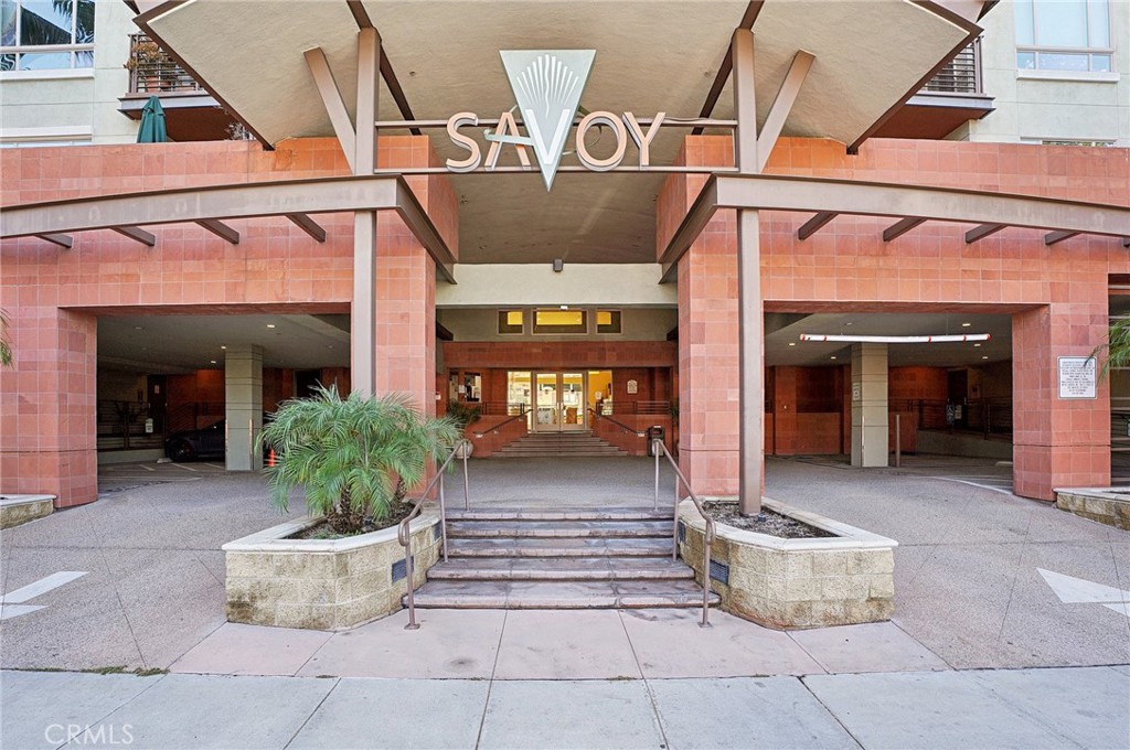 “Stylish Corner Unit at The Savoy – Prime DTLA Location”
Live at the intersection of Little Tokyo and the Arts District in one of DTLA’s most desirable communities. Located directly across from the new Regional Connector Metro Station, The Savoy offers resort-style living in a truly unbeatable location. This updated corner unit features an open-concept layout with large windows and a spacious balcony overlooking the pool. The remodeled kitchen includes quartz countertops, a modern tile backsplash, updated appliances, soft-close cabinetry, and a breakfast bar with seating. A dedicated mini bar area with a brand-new wine cooler makes entertaining effortless. Freshly painted and move-in ready, the unit also includes a new in-unit washer/dryer. The bedroom offers plenty of space for a home office or reading nook, while the bathroom includes a bidet, shower/tub combo, and convenient side-by-side laundry setup. Additional highlights include one assigned parking space and a rare, oversized private storage unit — one of only a few in the building.
Enjoy a wide range of luxury amenities, including 24-hour security and concierge, pool and spa, rooftop deck with skyline views, fitness center, yoga room, screening room, business center, clubhouse, BBQ areas, and gated guest parking.
Turnkey and ideally situated — just steps from world-class dining, nightlife, and public transit