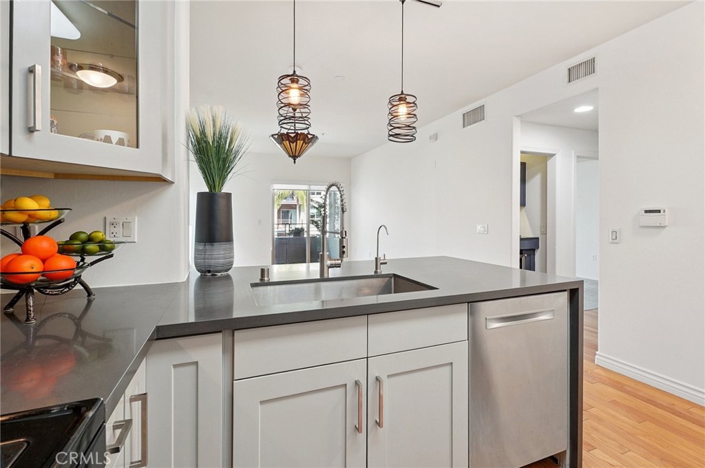 100 S Alameda Street 341
