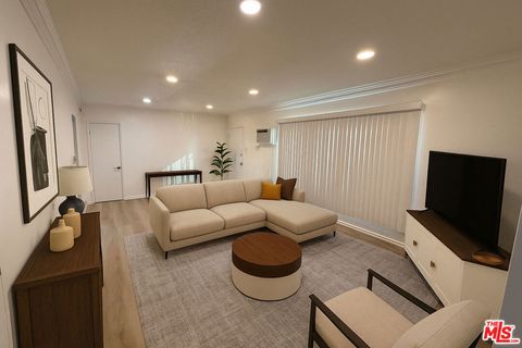 Photo of 926 S Bedford Street #1, Los Angeles, CA 90035 (MLS # 25611347) Photo of 926 S Bedford Street #1, Los Angeles, CA 90035 (MLS # 25611347)