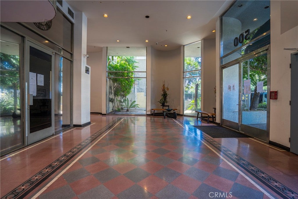 500 S Berendo Street 102
